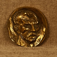 Balás Eszter (1947): Van Gogh portréja, bronz plakett, 12,5 cm