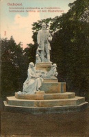 Budapest, Semmelweiss emlékszobra az Erzsébettéren. C.Í.