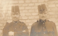 Üdvözlet. Í.