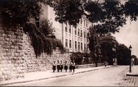 Orsolya Rendi Szent Angéla Általános Iskola és Gimnázium, Budapest 2. kerület Ady Endre u.-i homlokzata az 1940-es évekből.