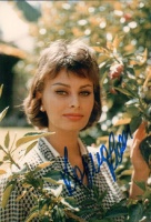 Sophia Loren aláírt fotója.