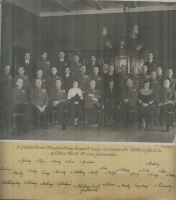 A Vitézi Rend Főszéktartóság beosztott tisztjei és tisztviselőinek  1936. évi febr. 22-én a Vitézi Rend 15. évi jubileuma alkalmából készült csoportkép. 