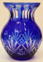Dekoratív, kék, kristály virágváza. 17 cm.