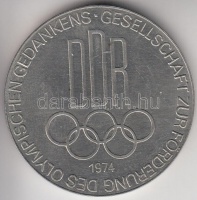 NDK 1974. 'Pierre de Coubertin' fém emlékérem eredeti plasztiktokban (40mm) T:2
&lt;br/&gt;GDR 1974. 'Pierre de Coubertain' metal commemorative coin (40mm) C:XF