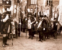 1916 IV. Károly király koronázása. Fotó a várakozókról, hozzá Szász Ágoston alezredes nevére szóló belépő az ünnepségre /
&lt;br/&gt;1916 Photo of the crowning ceremony of Carl IV. king of Hungary and an entry ticket for the ceremon