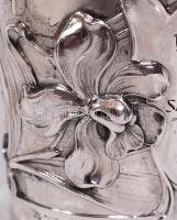 1901 Szecessziós ezüst (Ag.) keresztelő pohár,  belül aranyozott, jelzett , mesterjeggyel, gravírozott feliratokkal, nettó:142 g, m:10 cm / Antique silver christening cup, good condition