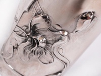 1901 Szecessziós ezüst (Ag.) keresztelő pohár,  belül aranyozott, jelzett , mesterjeggyel, gravírozott feliratokkal, nettó:142 g, m:10 cm / Antique silver christening cup, good condition