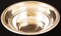 Sterling ezüst (Ag.) tálka, apró horpadásokkal, Frank M. Whiting & Company és '305' jelzéssel, d: 14,5 cm; 57 gr. /
Sterling silver bowl with minor bruises, with the mark of the American Frank M. Whiting & Company and number '305'; d: