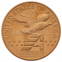 Amerikai Egyesült Államok 1988. 'Amerika az űrben - Fiatal asztronauták' bronz emlékérem dísztokban tanúsítvánnyal (38mm) T:PP (kis korrózió)
USA 1988. 'America in Space - Young Astronauts' bronze  medallion in case with