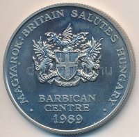 Nagy-Britannia 1989. 'Barbican Centre - Magyarok: Britannia üdvözli Magyarországot' fém emlékérem (38mm) T:1 
Great Britain 1989. 'Barbican Centre - Magyarok: Britain Salutes Hungary' metal commemorative coin (38mm) C:UNC