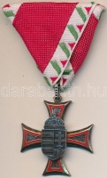 ~1996. 'A Legénységi Szolgálati Jel II. fokozata' ezüstözött tombak kitüntetés mellszalagon T:1-
Hungary ~1996. 'Distinction for Service for the Soldiers 2nd Grade' silver plated tombac decoration with ribbon C:AU
NMK 801.