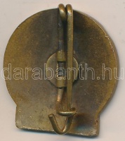 1949. 'Világifjúsági Találkozó Budapest' zománcozott Br jelvény (20x19mm) T:2
Hungary 1949. 'World Festival of Youth and Students Budapest' enamelled Br badge (20x19mm) C:XF