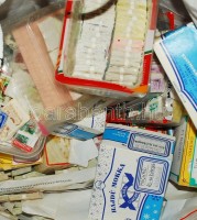 Vegyes tétel több ezer főleg Európai bélyeg, rengeteg magyarral, nagy papírzacskóban + 2 cipős dobozban, hullámkarton ládában