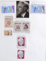 Zene, tánc, néptánc, népművészet, népviselet tartalmas, régi gyűjtemény sok jobb bélyeggel, sorozattal 134 db albumlapon, műanyag borítóval.