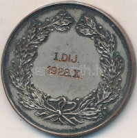 1928. 'O.M.R.E (Országos Magyar Rendőrkutya Egyesület)' ezüstözött Br díjérem (40,5mm) T:2-
Hungary 1928. 'Hungarian Police Dog Association' silver plated Br award medallion (40,5mm) C:VF