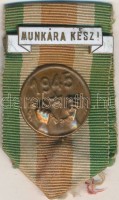 1945-1950. '1945' jelvény + 'Munkára kész' zománcozott jelvény mellszalagon T:2