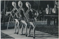 1965 Három artista lány: Pécsi Ildikó, Szilvássy Annamária, Tordai Teri, a Tilos a szerelem c. filmvígjátékban, 3 db fotó, 14x21 cm