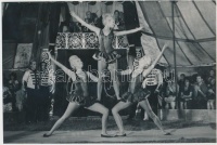 1965 Három artista lány: Pécsi Ildikó, Szilvássy Annamária, Tordai Teri, a Tilos a szerelem c. filmvígjátékban, 3 db fotó, 14x21 cm