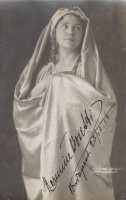 Hermine Bosetti énekesnő által aláírt fotóképeslap.