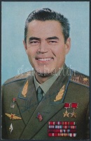 Adrijan Nyikolajev (1929-2004) orosz űrhajós aláírása őt magát ábrázoló fotólapon