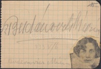 Budanovics Mária ( 1894-?) opera-énekesnő.  Aláírása kivágáson.