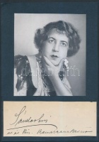 Sándor Erzsi(1885-1962) magyar szoprán opera-énekesnő aláírása az őt ábrázoló fotó alatt
