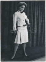 cca 1960 Divatfotók Kotnyek Antal (1921-1990) fotóriporter hagyatékából, 3 db jelzés nélküli vintage fotó, 24x18 cm