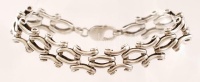 Ezüst, ívelt, vastagszemű karlánc, jelzett, Ag., 43,7gr., 23cm/Silver, curved, thick eye bracelet, marked,Ag. 43,7gr., 23cm