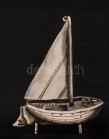 Ezüst vitorlás, jelzett, Ag., 19,7gr.,5,5x4cm/ Silver Sailing, marked, Ag. 19,7gr. 5,5x4cm
