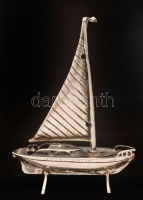 Ezüst vitorlás, jelzett, Ag., 13,2gr.,6x4,5cm/ Silver Sailing, marked, Ag. 13,2gr. 6x4,5cm