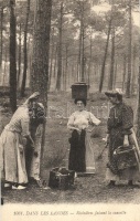 Landes, Resinieres faisant la causette / French female resin workers