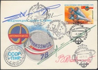 Pjotr Iljics Klimuk (1942- ), Mirosław Hermaszewki (1941- ) és más űrhajósok aláírásai emlékborítékon /

Signatures of Pyotr Ilyich Klimuk (1942- ), Mirosław Hermaszewki (1941- ) and other astronauts on envelope