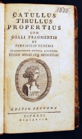 Catullus Tibullus Propertius cum galli fragmentis et perviglio veneris praemittitur notitia literaria studiis societatis bipontinae. Editio secunda.Kiadói félbőr kötés, színezett lapszélek, kopottas állapotban / in half leather binding