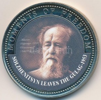 Libéria 2001. 10$ 'Szabadság pillanatai- Alekszander Szolzsenyicin 1953.' multicolor, tanúsítvánnyal T:PP
Liberia 2001. 10 Dollars 'Moments of Freedom - Solzhenitsyn leaves the gulag 1953.' multicolor with certificate C:PP