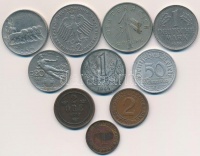 10db-os vegyes külföldi fémpénz tétel, közte Cseh-Morva Protektorátus, NSZK, Olaszország T:2,2-
10pcs of various metal coins, including Protectorate of Bohemia and Moravia, FRG, Italy C:XF,VF