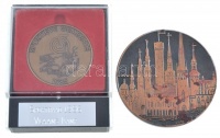 Észtország 1970. 'Tallinn anno 1154' Br emlékplakett eredeti tokban (78mm), szennyezett + Hollandia 1986. 'Sportközösség 1985 / Flamand Közösség' Br emlékérem eredeti tokban (50mm) T:2-,1
Estonia 1970. 'Tallinn anno 1154' Br