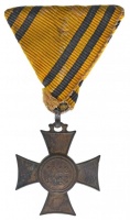 1913. 'Mozgósítási Kereszt / 1912-1913-as Emlékkereszt' aranyozott Br kitüntetés mellszalaggal, aranyozás lekopott T:2,2- 
Hungary 1913. 'Commemorative Cross, 1912-1913' gilt Br decoration on ribbon, gilding worn out C:XF,VF 
NMK 275.