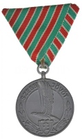 1944. 'Szebb jövőt / Dicséret kimagasló levente munkáért' hadifém kitüntető jelvény mellszalaggal (40mm) T:2 Hungary 1944. 'Praise for the eminent levente work' war metal badge with ribbon (40mm) C:XF