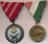 1957. 'Szolgálati Érdemérem' zománcozott Br kitüntetés mellszalagon + ~1970-1980. 'Kitűnő Tanuló' aranyozott fém kitüntetés mellszalagon T:2
NMK 283.