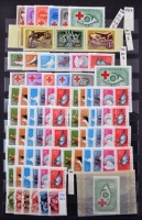 Kb 180 sor 1957-1980 sok összefüggéssel hozzá kevés régebbi, darabok, önálló értékek stb, 12 lapos A/4 berakóban