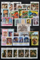 Színes vegyes tétel az egész világból motívumokkal, sok postatisztával, sorokkal, blokkokkal 12 lapos A/4 Philux berakóban