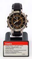 Timex karóra, több funkciós, jelzett, jótállási jeggyel, eredeti dobozában, fém szíjjal, müködik