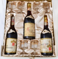 1964 Tokaji aszú és szamorodni, 3 palack, poharakkal  díszdobozos kiadásban / Unopened bottle vintage wines