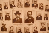 1934 Az Országos Izraelita Tanítóképző Intézet 1933-34. évben végzett növendékei és tanári kara. Kartonra ragasztott tablókép, kis hiánnyal. 20x15 cm.