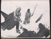 Nanga Parbat. Berg der Kameraden. Bericht der Deutschen Himalaja-Expedition 1938. Szerk.: Deutschen Himalaja-Stiftung München. Berlin, 1943, Union Deutsche Verlagsgesellschaft Berlin Roth & Co. Számos érdekes fényképpel. Kartonált