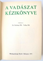 Dr. Sárkány Pál - Vallus Pál: A vadászat kézikönyve. Bp., 1971, Mezőgazdasági. 650 p. Kiadói kartonkötésben, borítón kisebb javításnyom.