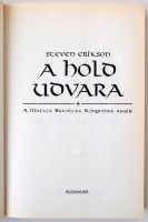 Erikson, Steven: A Hold udvara. Bp., 1999, Alexandra (A Malazai Bukottak Könyvének Regéje 1.). Kartonált papírkötésben, papír védőborítóval, jó állapotban.