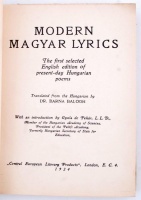 Dr. Barna Balogh: Modern Magyar Lyrics. The first selected English edition of present-day Hungarian poems. With and introduction by Gyula de Pekár.
London, 1934, Central European Literary Products.
Kiadói papírkötésben, jó állapotban.