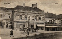 Veszprém,  Fő tér, Közgazdasági bank és takarékpénztár, cukrászda, Szálloda a Magyar királyhoz, Singer B. Adolf vendéglője, Bokrossy Viktor és Oblatt Rudolf üzlete (Rb)