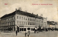 Arad, Szabadság tér, Eötvös utca, Pölzl kávéház, Aradi Kereskedők Köre, Hubert J. és Társa üzlete (EK)